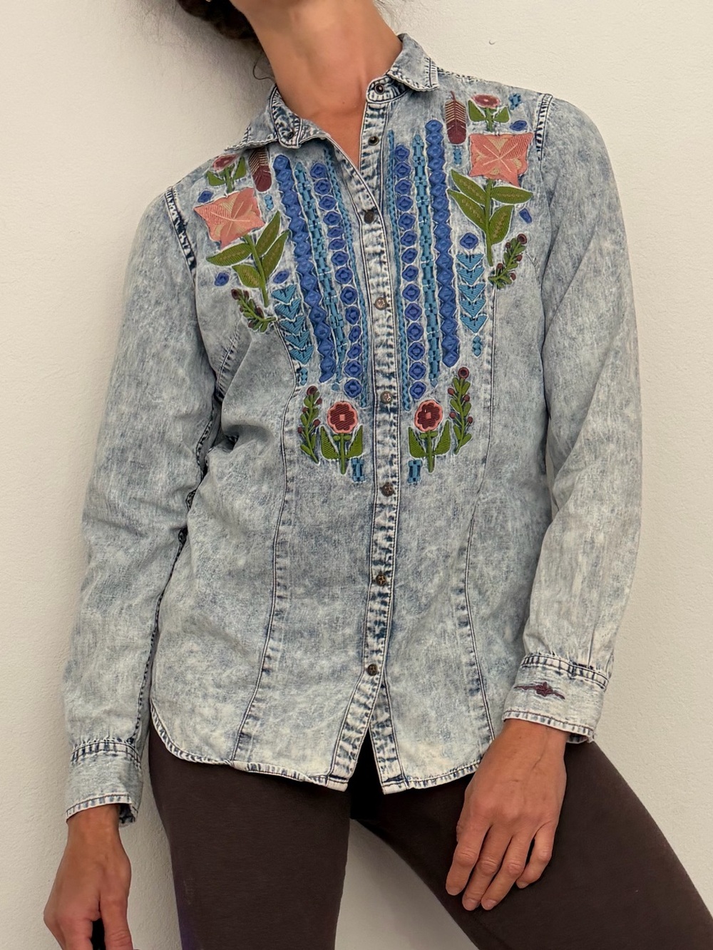 Ryan Michael Indigo Floral Embroidered Acid-Wash Grey Denim Snap Button Shirt - Picture 5 of 16